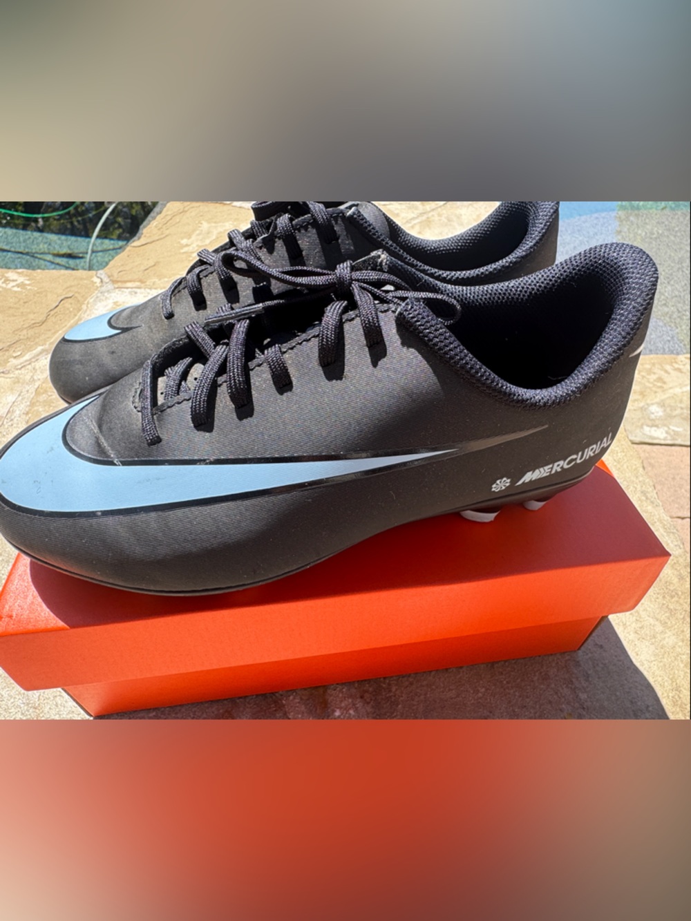 Nike Soccer Cleats size 5.5 Youth